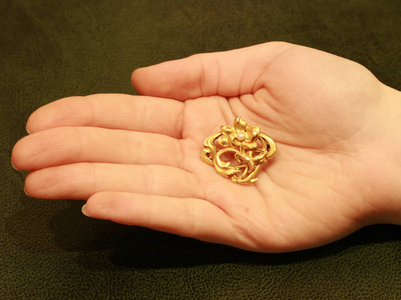 Golden French strong stylistic Art Nouveau brooch (image 3 of 4)